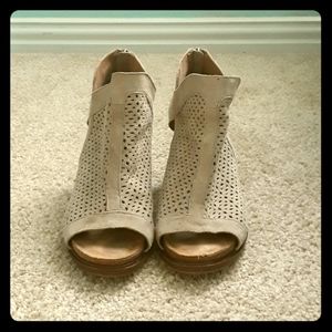 Beige Size 7 Zip Up Heels